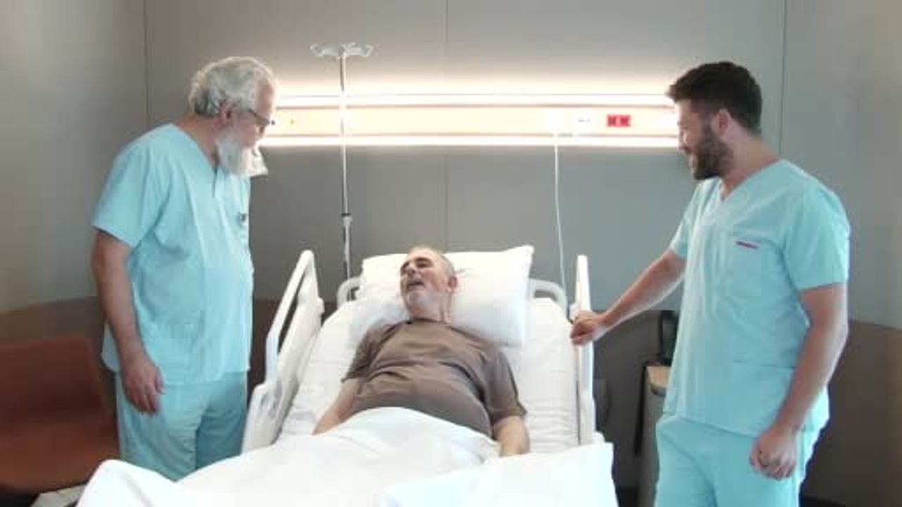 Sessiz kanser olarak tanımlanan 12 cm'lik torakoabdominal anevrizma kapalı stentle onarıldı