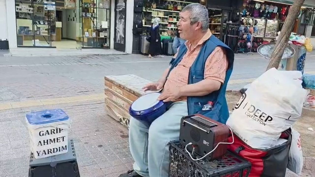 Sevgi yolunun darbukası: Garip Ahmet'in sokak konserleri