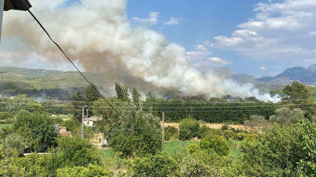 Seydikemer'de alevlere karşı havadan ve karadan yoğun müdahale