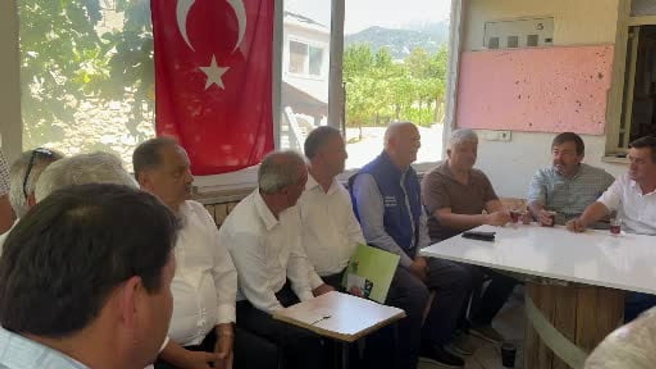 Seydikemer'de yangın hasarını yerinde gören TZOB başkanı Şemsi Bayraktar