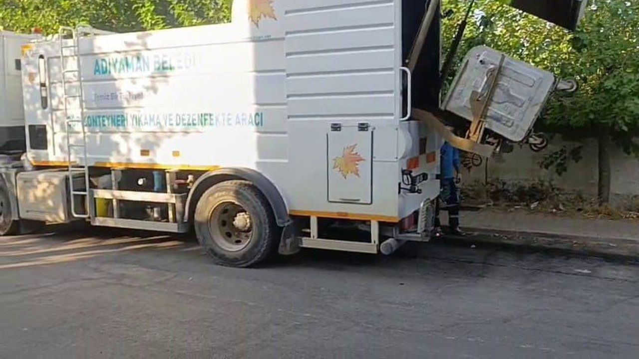 Sıcaklara hazırlık: Adıyaman'da 33 mahallede konteyner dezenfeksiyonu sürüyor