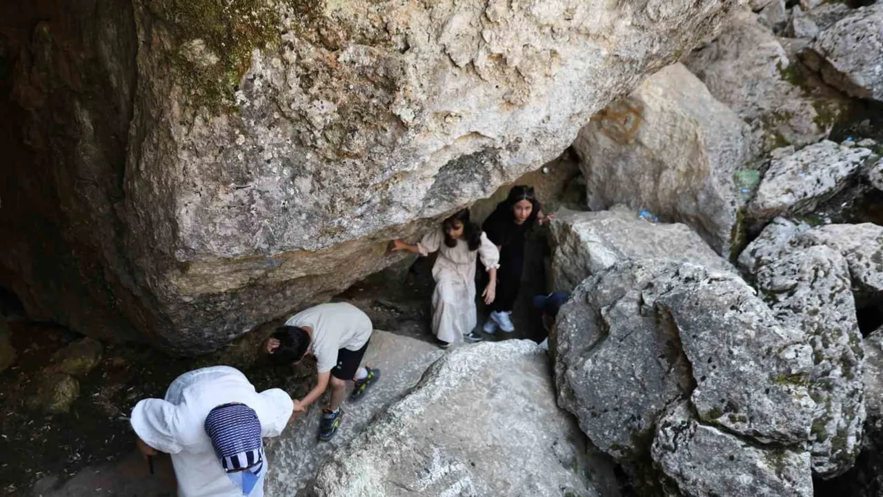 Sıcaktan kaçış: Harput'un buzluk mağarası serin arayışını büyütüyor