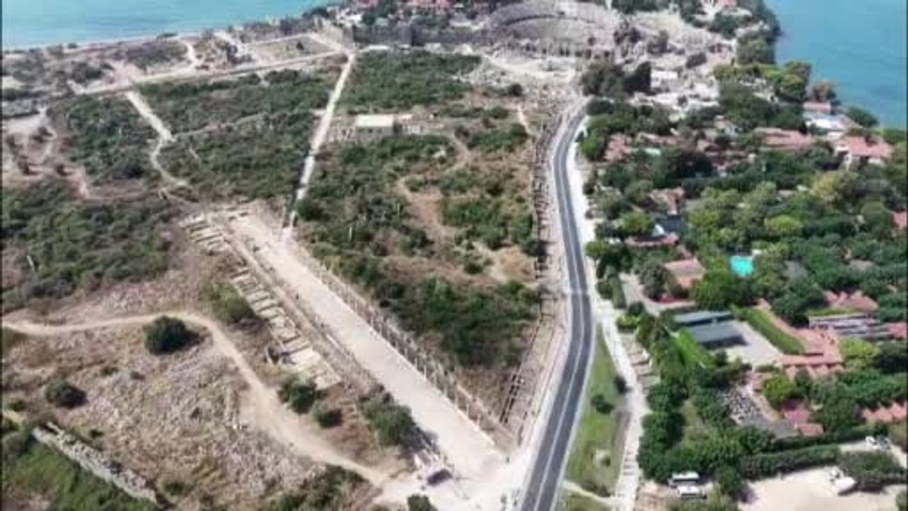 Side'nin b caddesinde 390 metrelik anıtsal rota ve Herakles kabartmaları ortaya çıktı