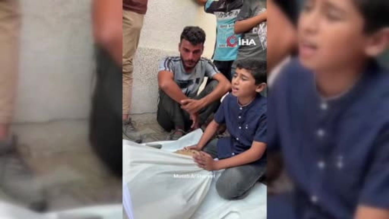Şifa hastanesinde dualar ve ağıt: küçük çocuk kuzeninin başında Kur'an okudu