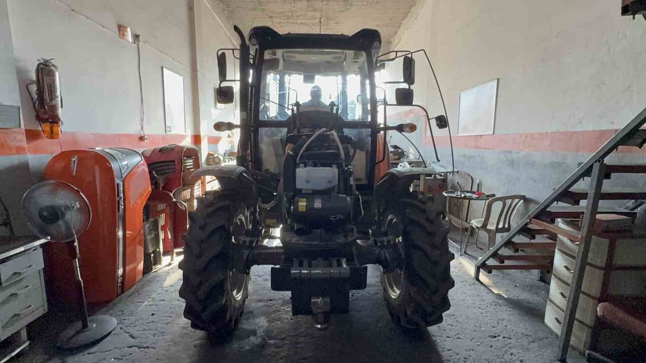 Sıfır traktör tarlada değil sanayide bekliyor