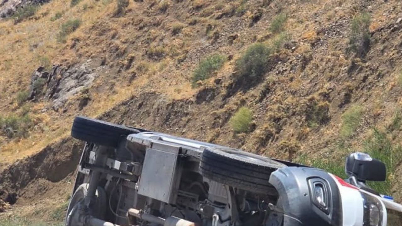 Siirt'te ambulans hastaya giderken devrildi