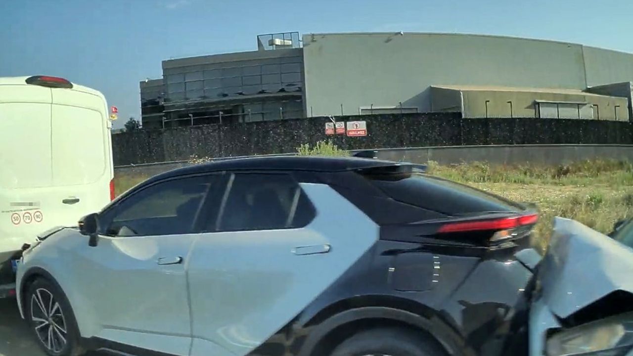 Şile'de trafikte zincirleme kaza kameralara yansıdı