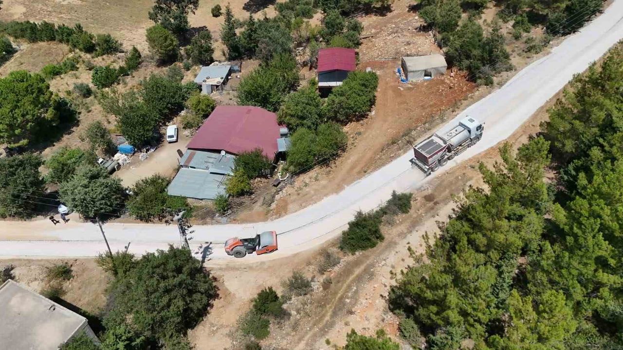 Silifke tarım yolları çift kat asfaltla güvenli ve konforlu hale getirildi