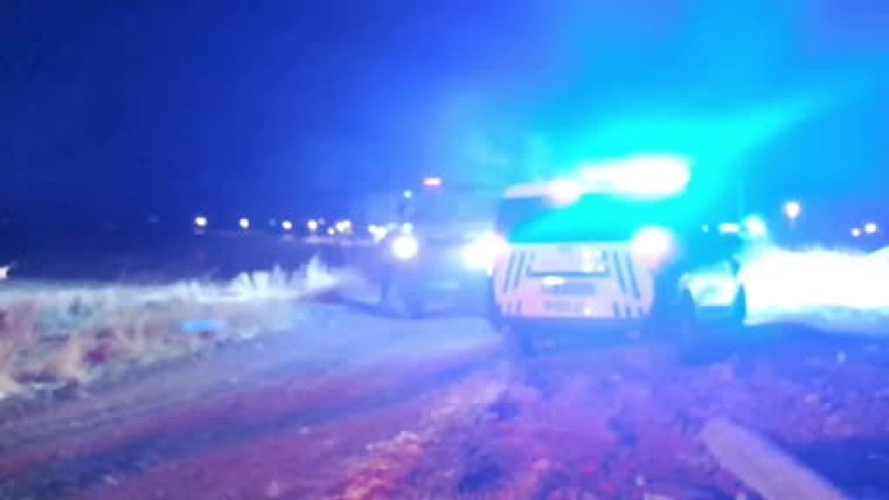 Silvan'da TOKİ çevresinde anız ve örtü yangını, çalışmalar sürüyor