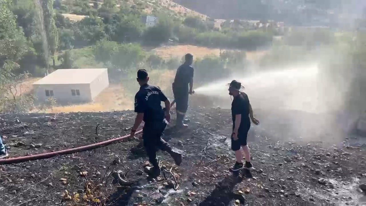 Sincik'te işbirliği sonucu örtü yangını söndürüldü