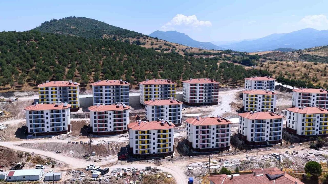Sındırgı'da yeni yuvalar yükseliyor: bin 121 konut ve tesis teslim aşamasında