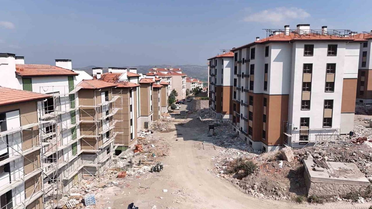 Sındırgı'nın yaraları: bir yılda 1.181 yapıda tamamlanma aşamasına gelindi
