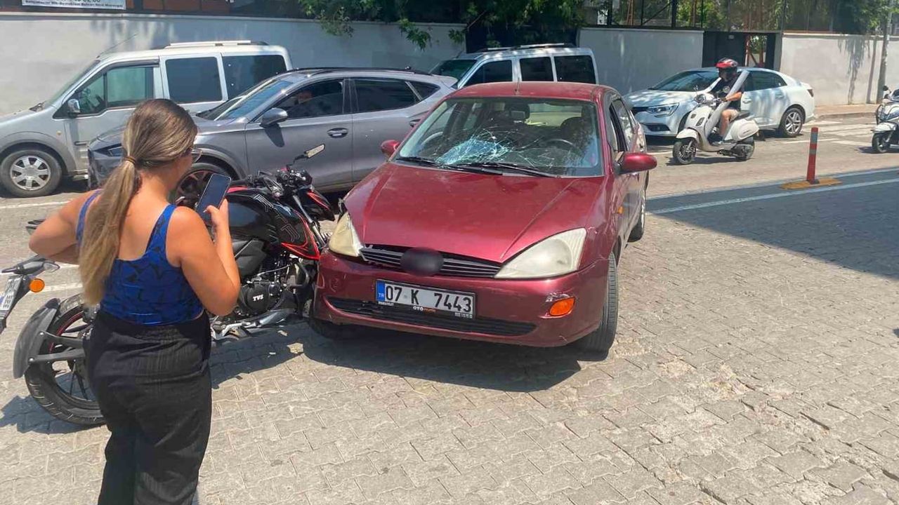 Sınıf arkadaşları trafikte çarpıştı: Manavgat'ta motosiklet sürücüsü yaralandı