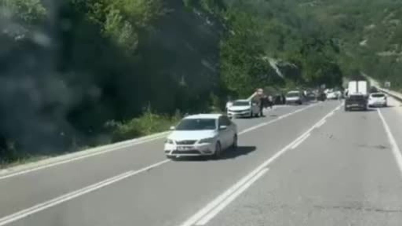 Sinop'ta Boyabat yolunda dört aracın karıştığı zincirleme kaza: 6 yaralı