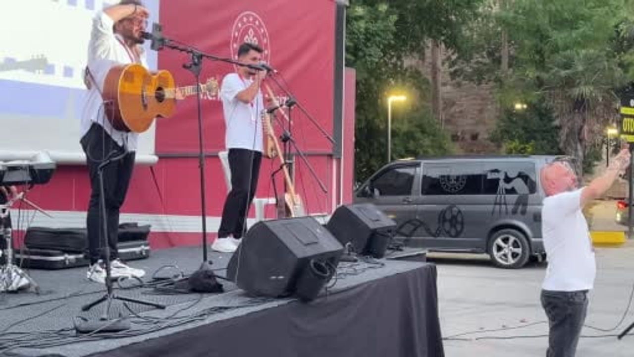 Sinop’ta gönül tırıyla açık hava konseri ve sinema şöleni