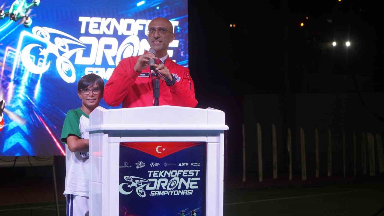 Şırnak semalarında gece yarışları: TEKNOFEST drone şampiyonası pilotlara uluslararası yol açtı