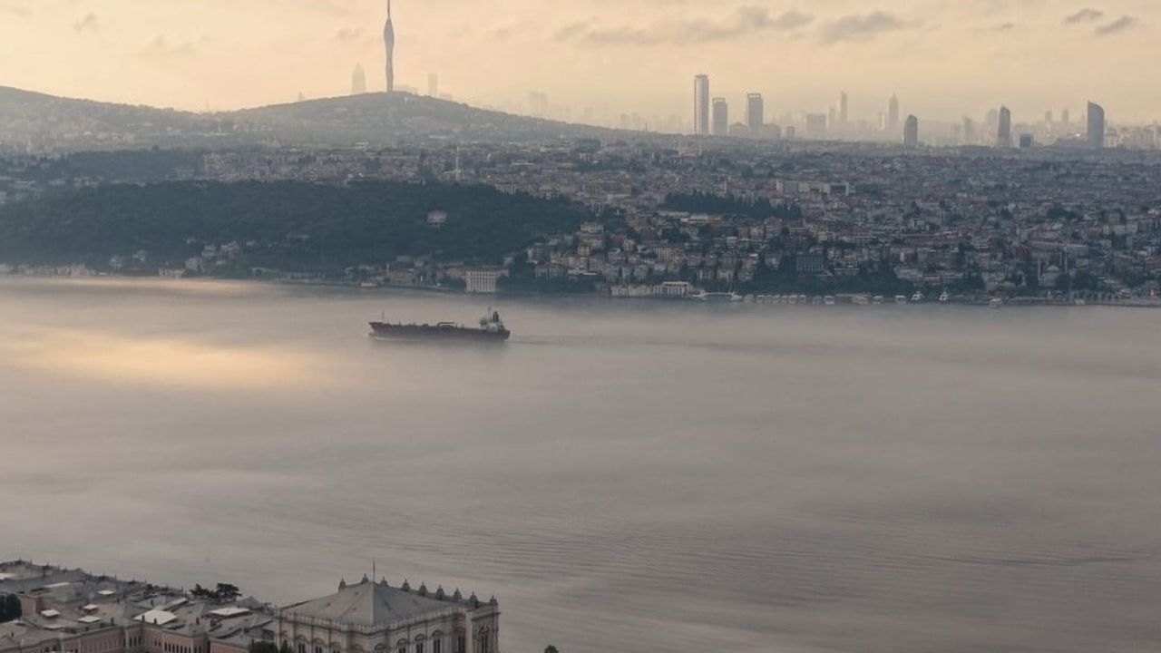Sis görüşü düşürdü: boğaz hatlarında 15 vapur seferi iptal edildi