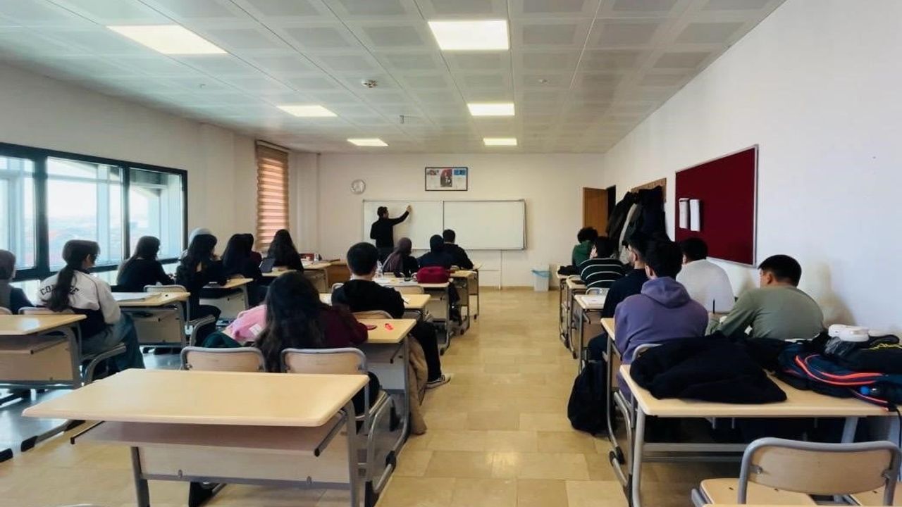 Sivas Halk Eğitimi Merkezi'nden 153 öğrenci üniversitelere yerleşti