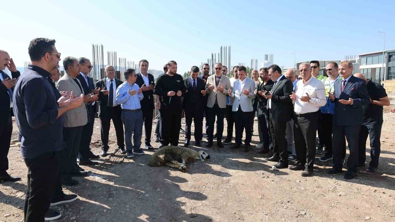 Sivas'ta 4 Eylül sanayi sitesine 112 istasyonu ve aile sağlığı merkezi temeli atıldı