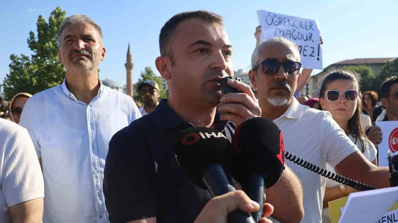 Sivas'ta eğitim krizi meydanda: veliler ve öğretmenler çözüm talep ediyor