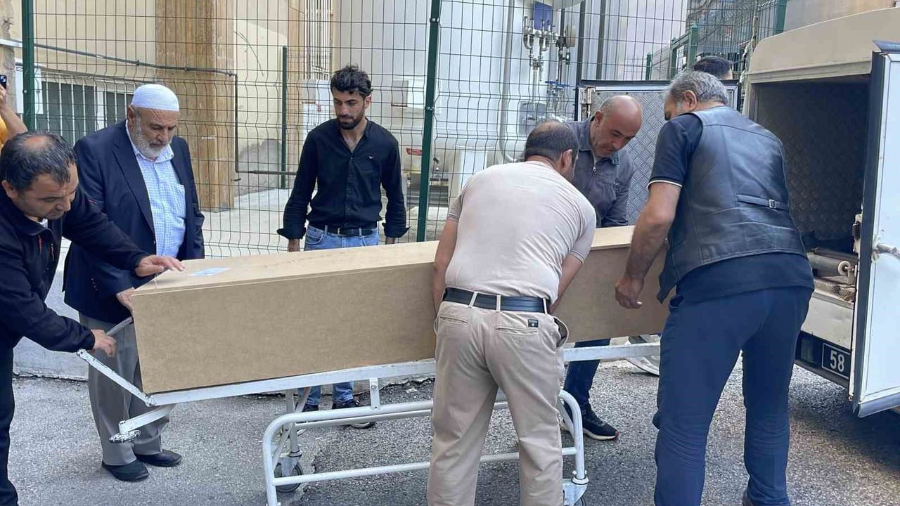Sivas'ta kene kaynaklı can kaybı sürüyor: 32 yaşındaki çiftçi yaşamını yitirdi