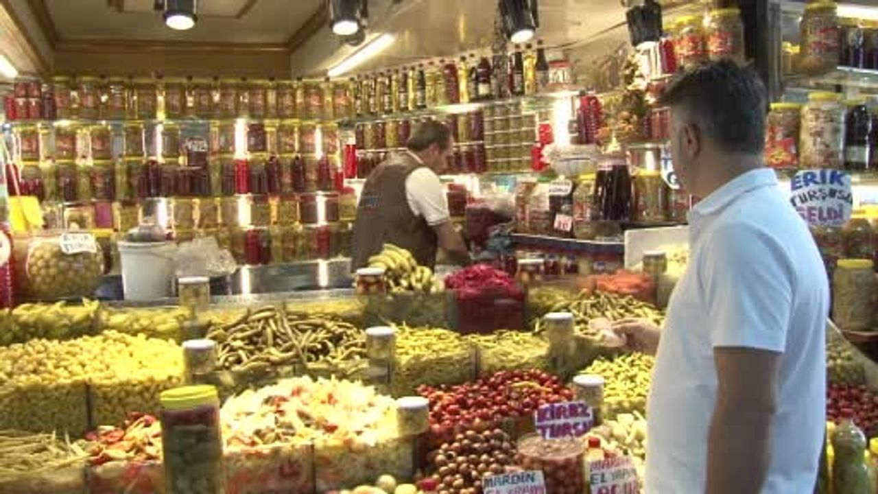 Sivas'ta koçanıyla sofraya giren mısır turşusu ilgi görüyor
