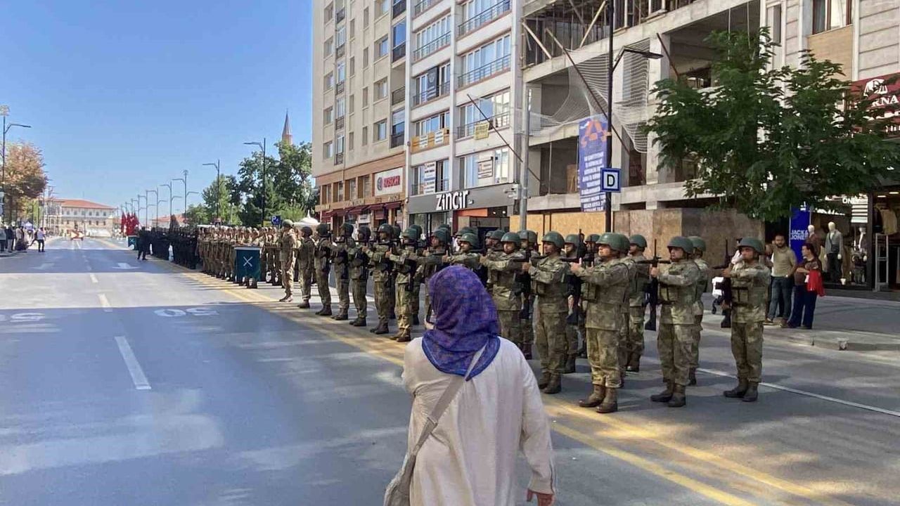 Sivas'ta prova günü: meydan bayrama hazırlanıyor