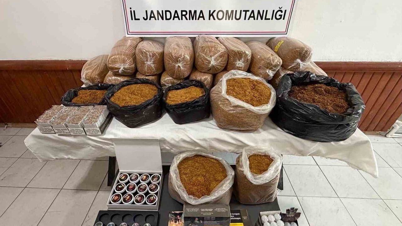Sivaslı'da jandarmanın operasyonunda 120 kilo tütün ve çok sayıda kaçak ürün ele geçirildi