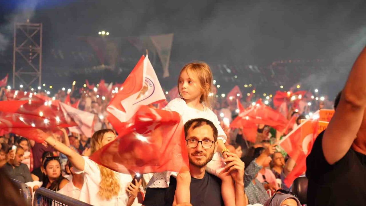 Sivaslılar günü Kayseri'de Ebru Yaşar rüzgarı
