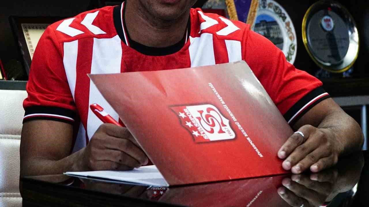 Sivasspor Apollon Limassol'dan Clinton Duodu'yu 1 yıllığına kiraladı