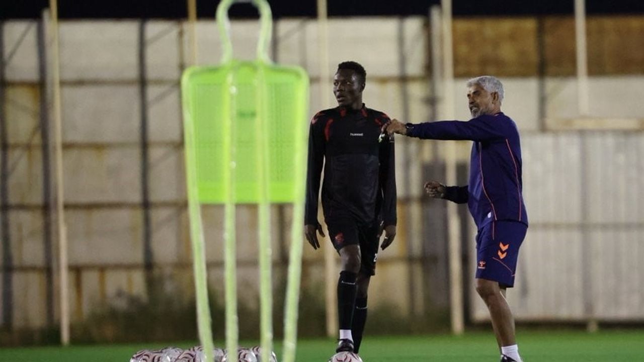 Sivasspor hazırlıkları hız kesmiyor: Manisa FK randevusu öncesi taktik prova