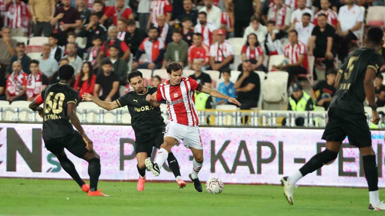 Sivasspor iki golü koruyamadı, Manisa FK puanı paylaştı