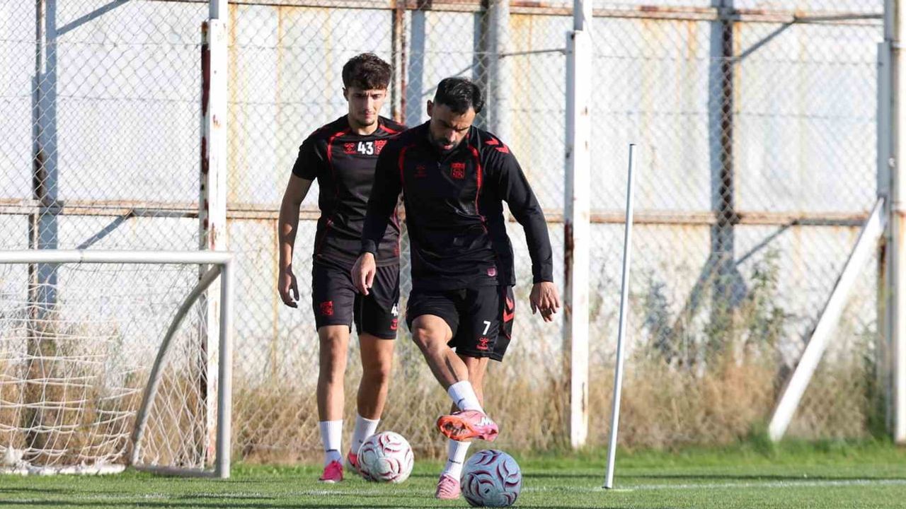 Sivasspor taktik prova yapıyor: Mardin 1969 Spor maçına odak