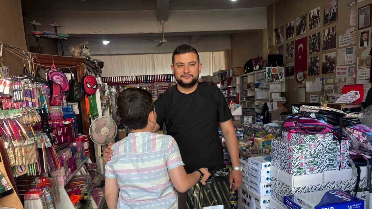 Sivrihisar'da dayanışma: bakkallar odasından öğrencilere kırtasiye desteği