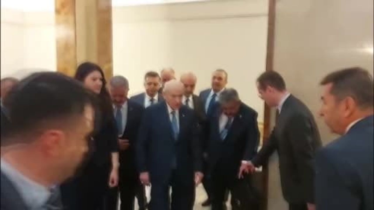 Siyasiler TBMM genel kurulunda buluştu