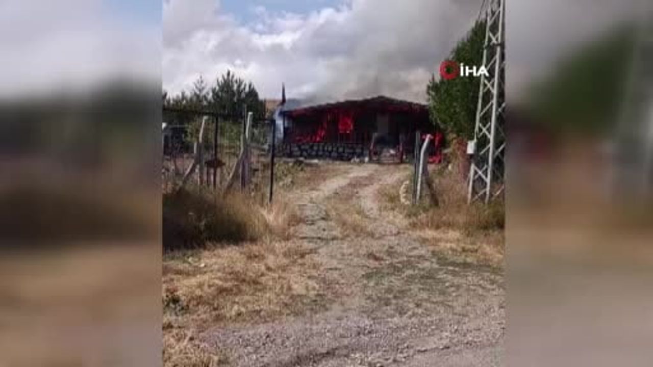 Soğuk Çermik'te müstakil ev alevlere yenildi