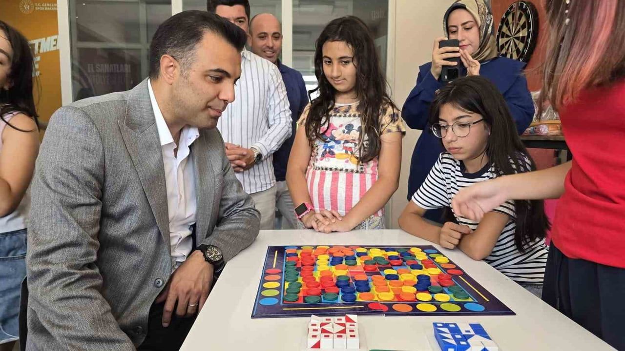 Söğüt'te yaz atölyelerinde buluşma: kaymakam gençlerle bir arada