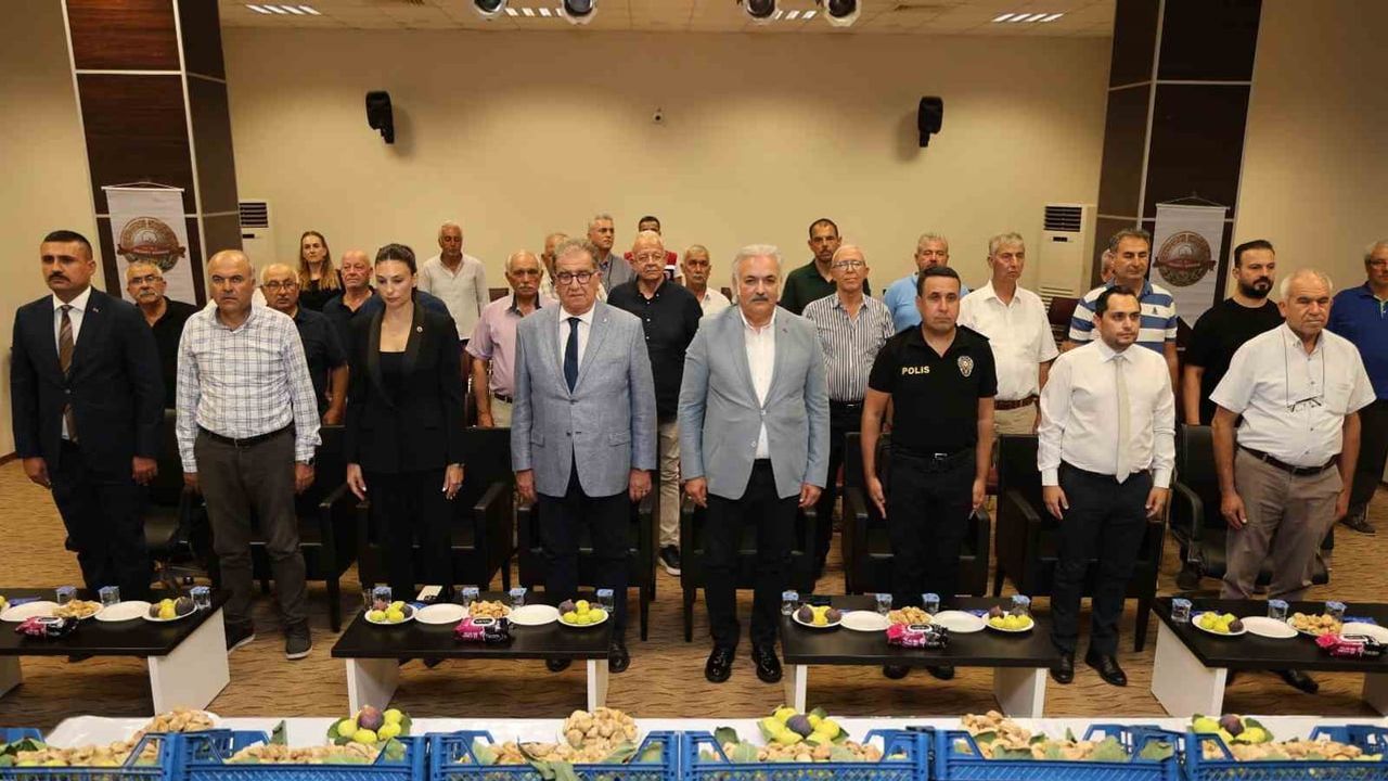Söke'de incir sezonu törenle başladı, ilk kilo 600 TL'ye sembolik olarak satıldı