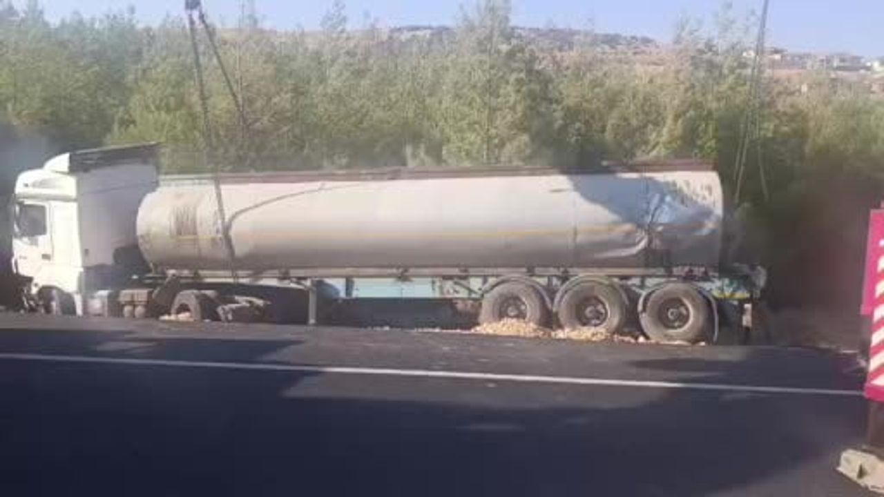 Son anda manevra: tanker kontrolden çıkarak ormanlık alana sürüklendi