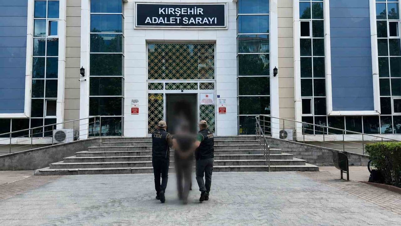 Sosyal medyada terör örgütlerini öven paylaşımlar yapan şüpheli Kırşehir'de gözaltına alındı