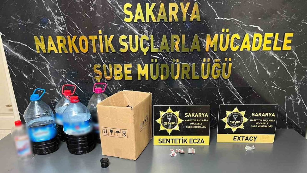 Sosyal medyadan tehdit paylaşan şüpheli evinde kaçak alkol ve uyuşturucuyla yakalandı