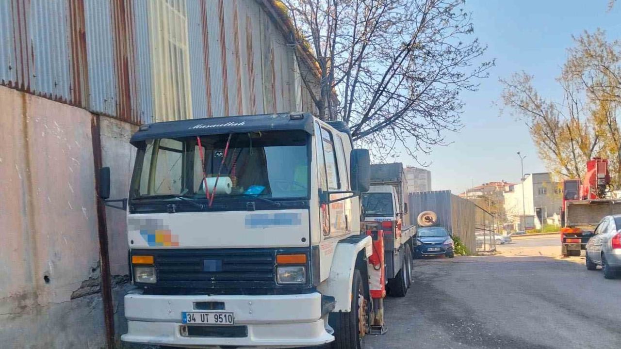 Sosyal medyanın tespit ettiği görüntüler cezayı getirdi: pendik'te ters yönde vinç kullanan sürücüye 20 bin lira ceza
