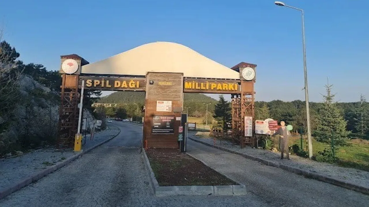 Spil Dağı'nda fırtına uyarısı: hafta sonu mangal ve semaver yasağı