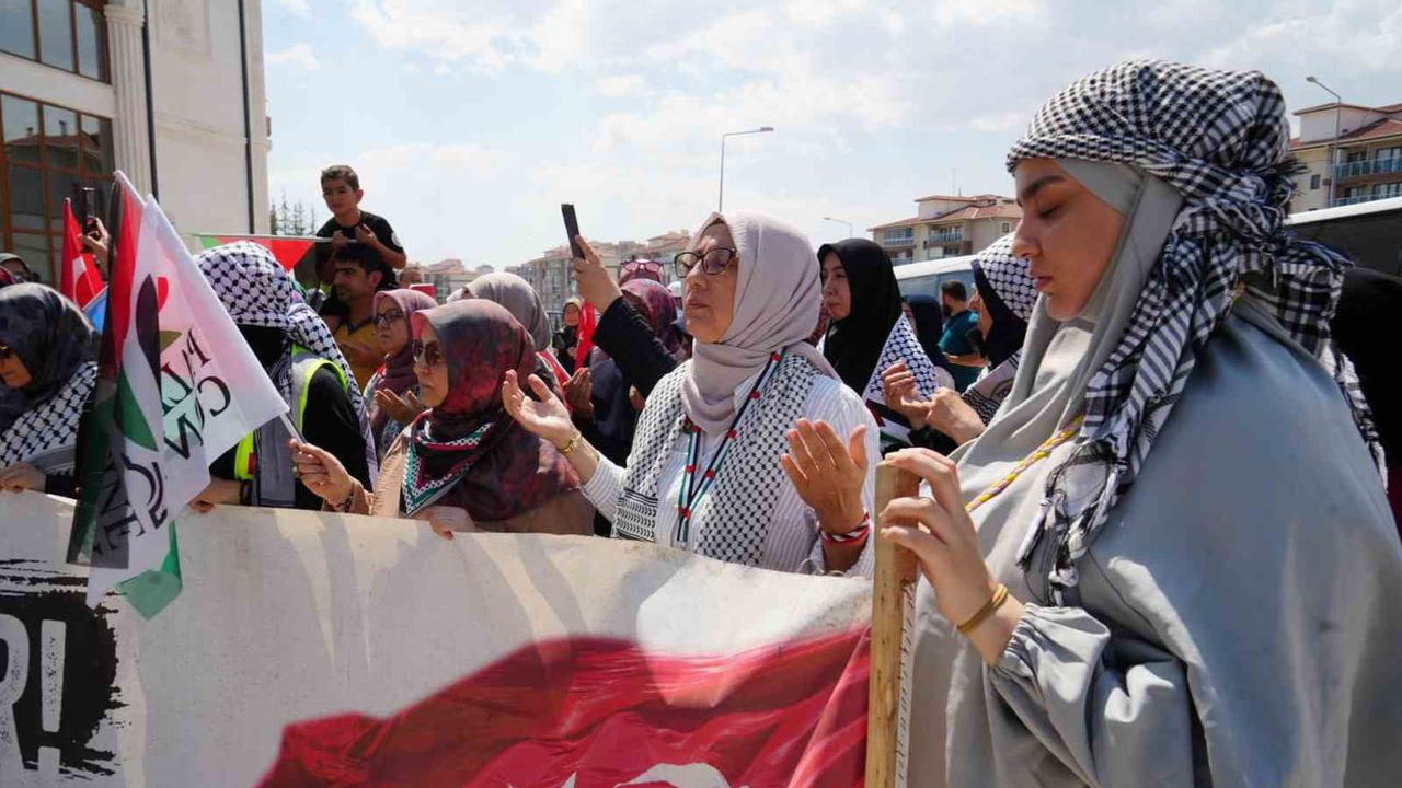 Srebrenitsa'dan başlayan Filistin konvoyu Niğde'de yoğun ilgi gördü