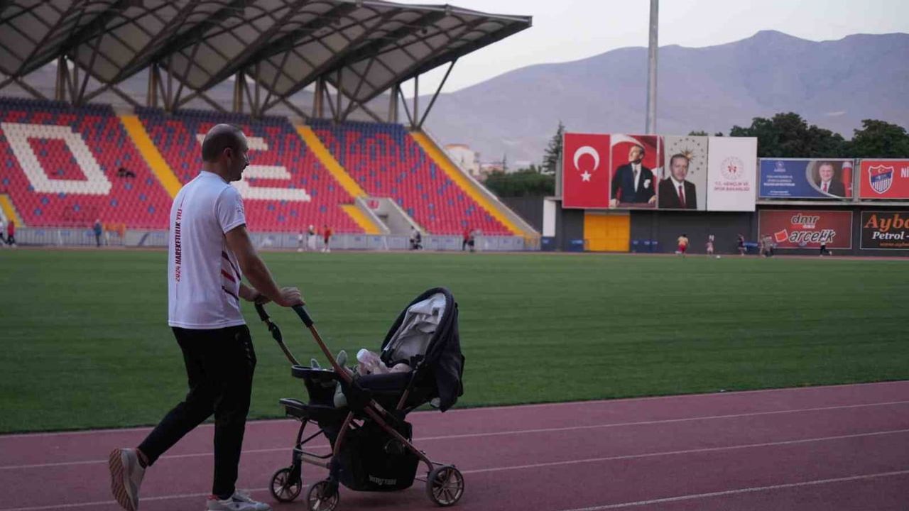 Stadyumda adım adım sağlığa: Niğde'nin 10 bin adım buluşması