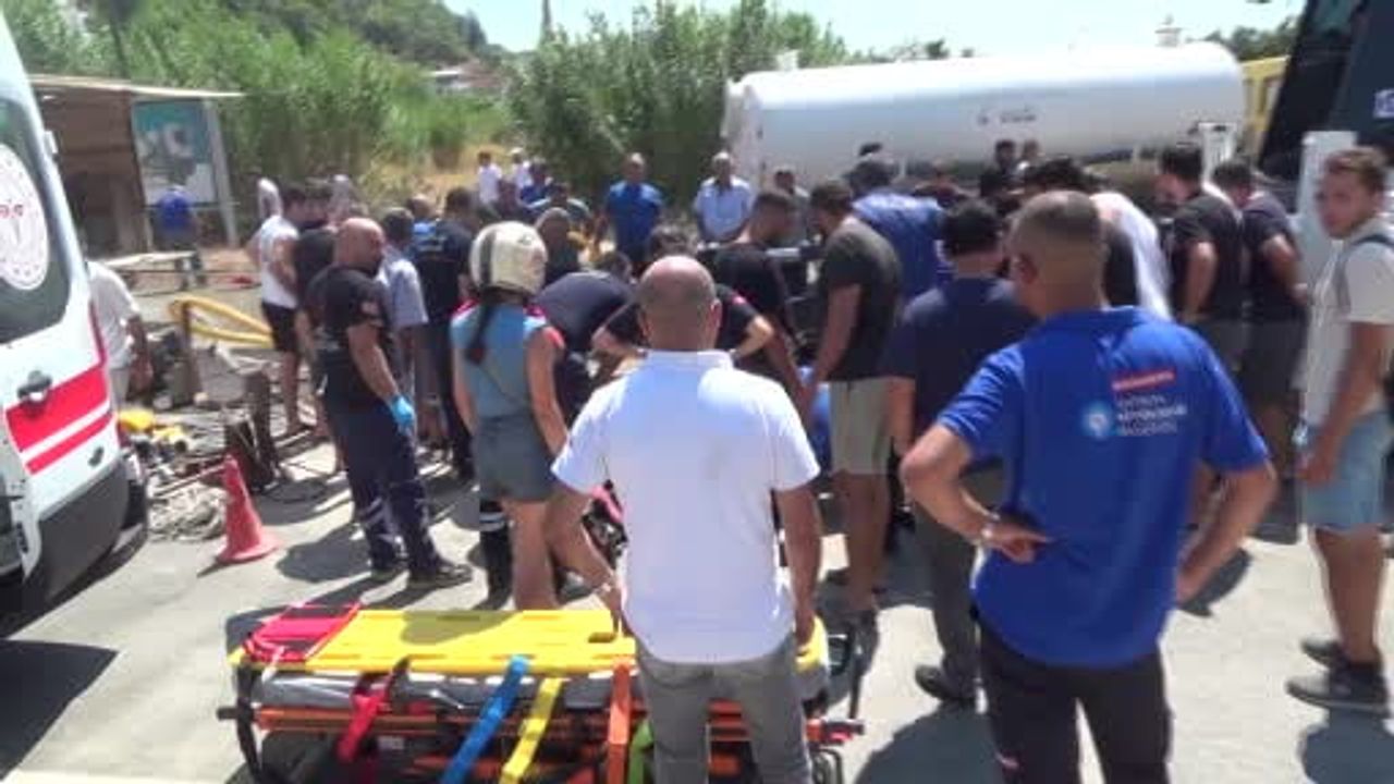 Su arızası çalışmasında çökme: Kumluca'da işçi göçük altında kaldı