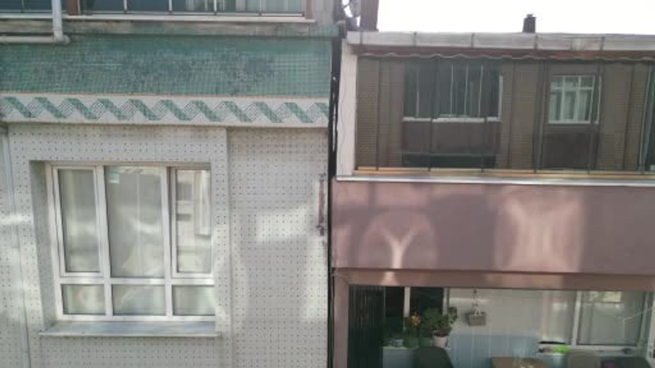 Sultangazi'de temel kazısı komşu binada hasara yol açtı
