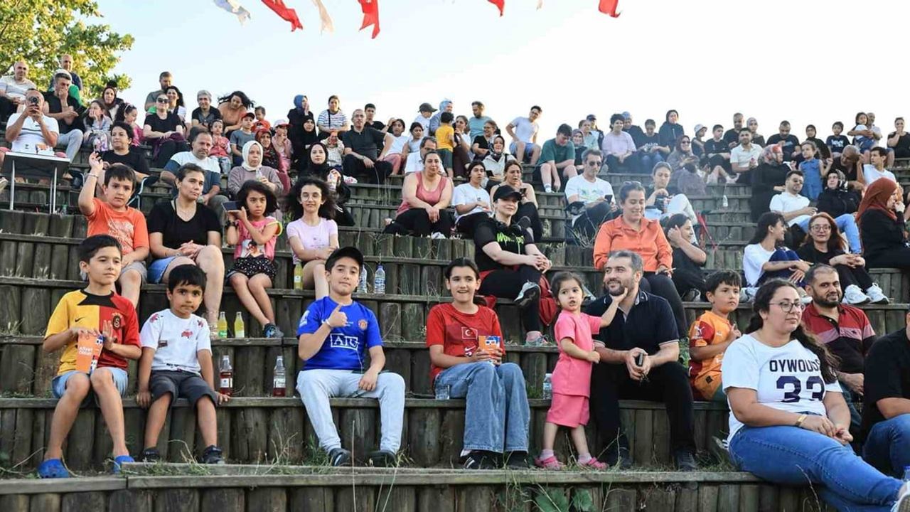 Sultangazi'de Yıldızlı Geceler komşulukları canlandırdı