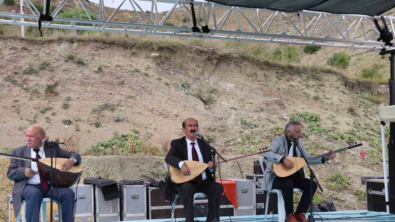 Sümmani baba mirası Samikale Ablak Taşı'nda yaşatıldı