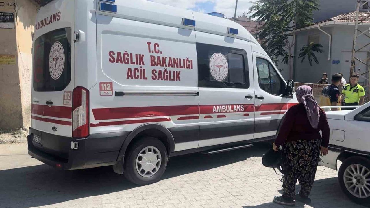 sungurlu'da otomobil ile motosiklet çarpıştı: sürücü yaralandı, anlar cep kamerasında